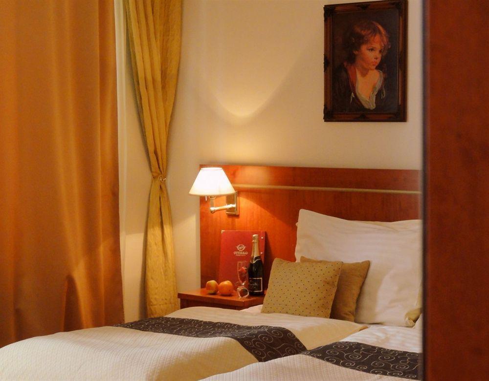 פראג Hotel Raffaello מראה חיצוני תמונה